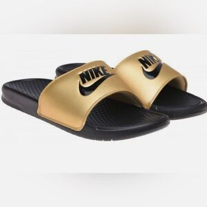 Nike Women's Benassi Gold/Metallic‎ Slide Sandal -- 9